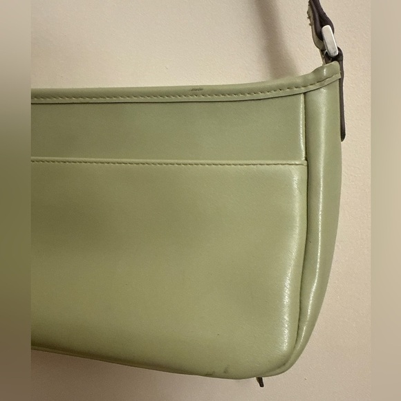 Liz Claiborne Woman’s Green Villager Shoulder Bag Purse - Picture 3 of 3